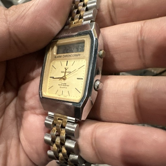 Vintage WALTHAM Alarm Chrono Quartz Analog Digital Works But Analog Need Repair - Picture 3 of 7